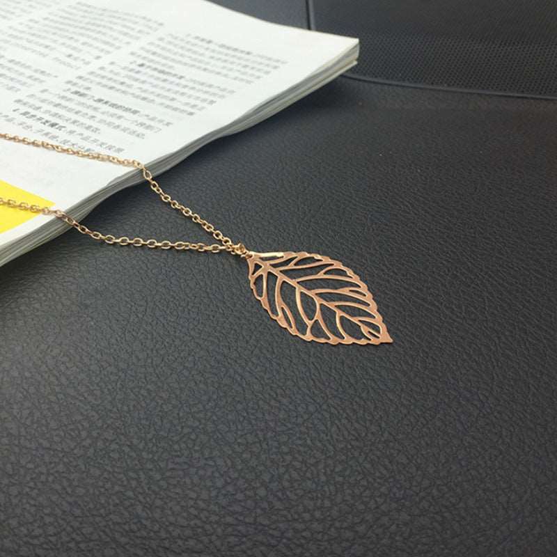 Forest metal single leave short necklace - Gold