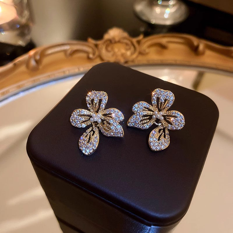 Korean light luxury diamond earrings